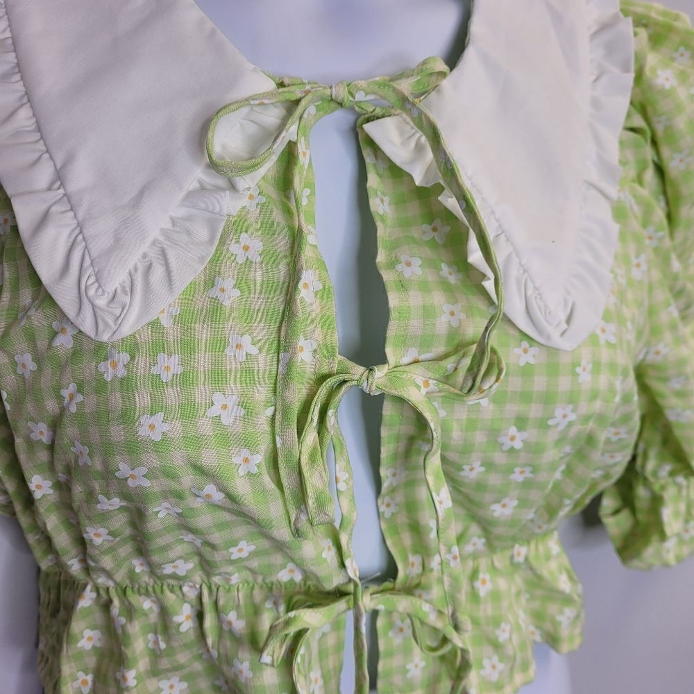 New Cider Green Puff Sleeve Tea Party Daisy Crop Top With Tie Front M — image 4 of 8